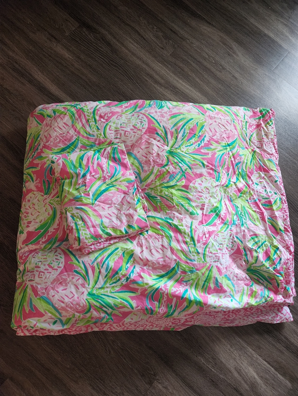 Lilly Pulitzer Pink & Green Tropical Print Quilt Cover by Pottery Barn - Picture 3 of 9